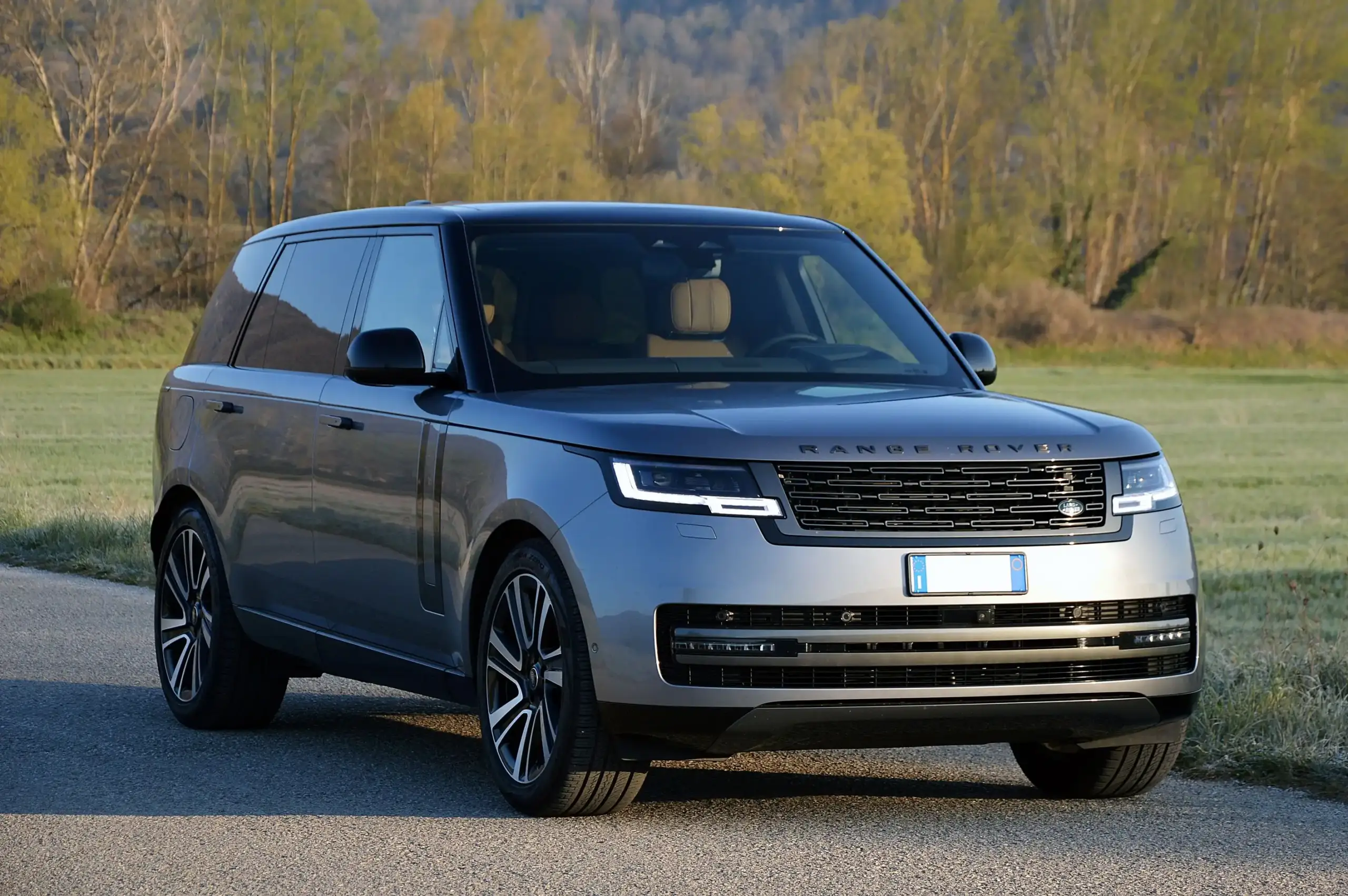 Grey Rang Rover Range Rover Classic Gray - Karisma Luxury Rental