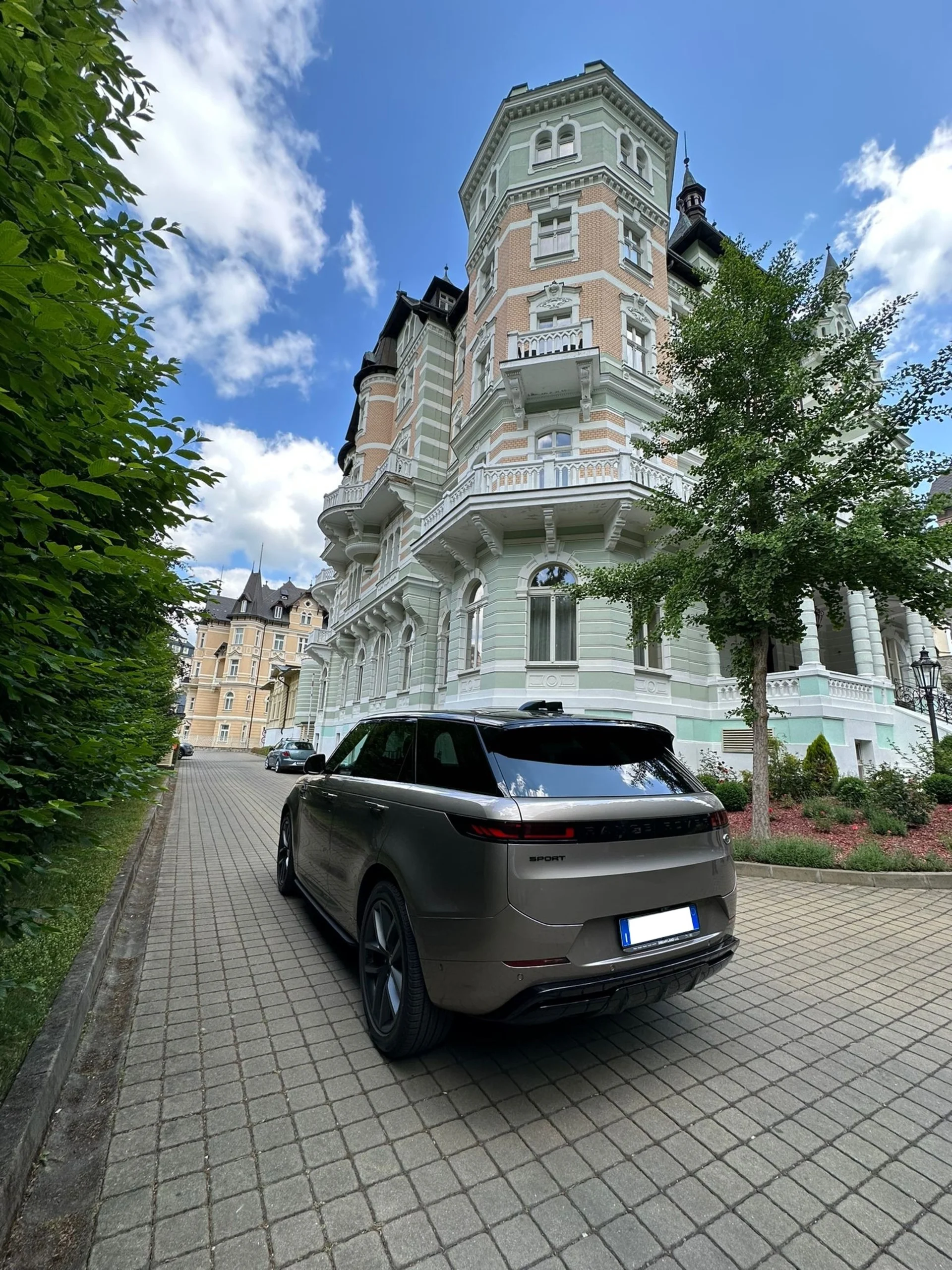 Range Rover Hotel Delivery of Range Rover Sport at Hotel Savoy Westend Karlovy Vary ...